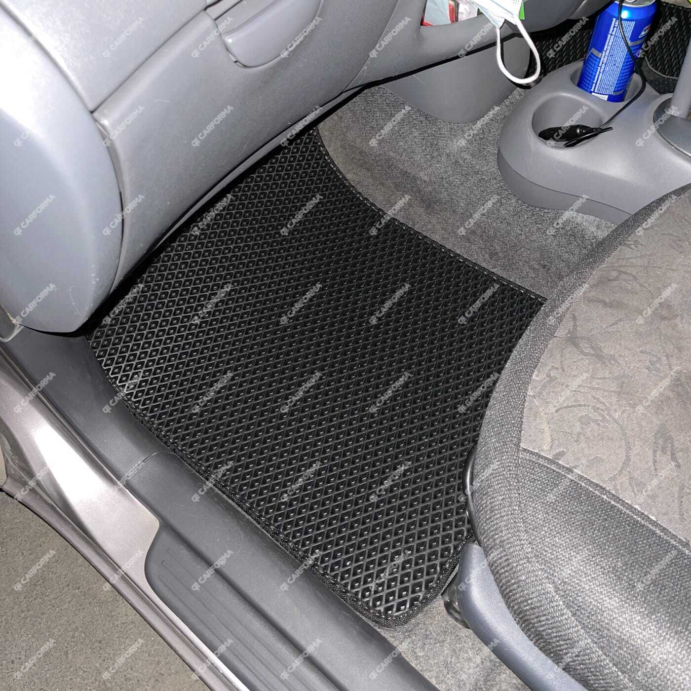 Коврики на Toyota Vitz I 1998 - 2005 в Йошкар-Оле Коврики на Toyota Vitz I 1998 - 2005 в Йошкар-Оле