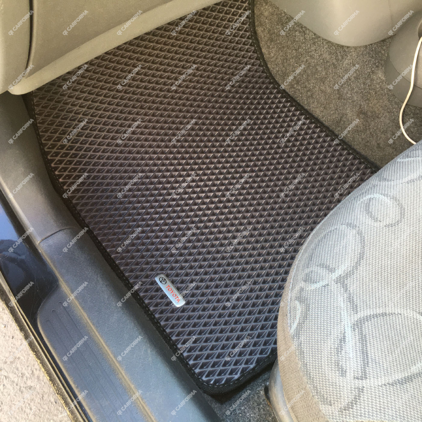 Коврики на Toyota Vitz I 1998 - 2005 в Йошкар-Оле Коврики на Toyota Vitz I 1998 - 2005 в Йошкар-Оле