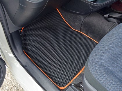 Коврики на Toyota Sienta II 2015 - 2022 в Йошкар-Оле