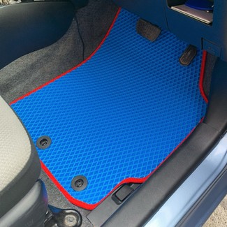 Ворсовые коврики на Toyota Vitz III 2010 - 2020 в Йошкар-Оле