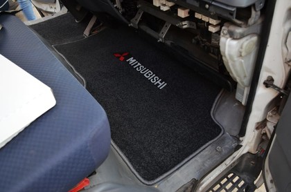 Ворсовые коврики на Mitsubishi Fuso Canter VII широкая кабина 2002 - 2017 в Йошкар-Оле