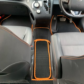 Коврики на Toyota Sienta II 2015 - 2022 в Йошкар-Оле