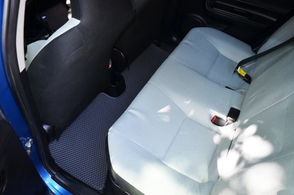 Ворсовые коврики на Toyota Prius C 2011 - 2021 в Йошкар-Оле