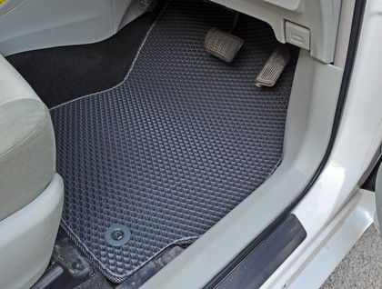 Ворсовые коврики на Toyota Prius Alpha 2011 - 2021 в Йошкар-Оле