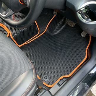 Коврики на Toyota Sienta II 2015 - 2022 в Йошкар-Оле