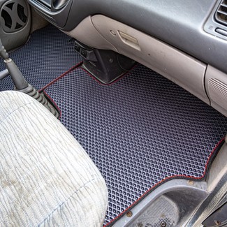 Коврики на Mitsubishi Space Gear 1994 - 2007 в Йошкар-Оле