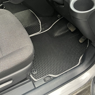 Коврики на Toyota Sienta II 2015 - 2022 в Йошкар-Оле
