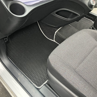 Коврики на Toyota Sienta II 2015 - 2022 в Йошкар-Оле