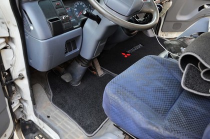 Ворсовые коврики на Mitsubishi Fuso Canter VII широкая кабина 2002 - 2017 в Йошкар-Оле