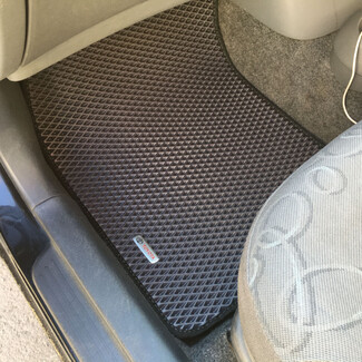 Коврики на Toyota Vitz I 1998 - 2005 в Йошкар-Оле Коврики на Toyota Vitz I 1998 - 2005 в Йошкар-Оле